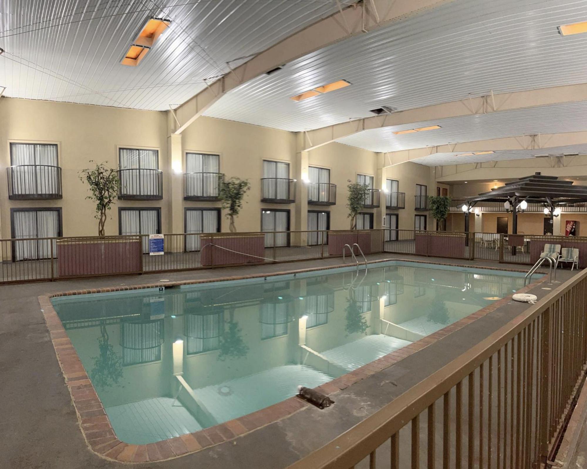 אלטוס Regency Inn & Suites מראה חיצוני תמונה