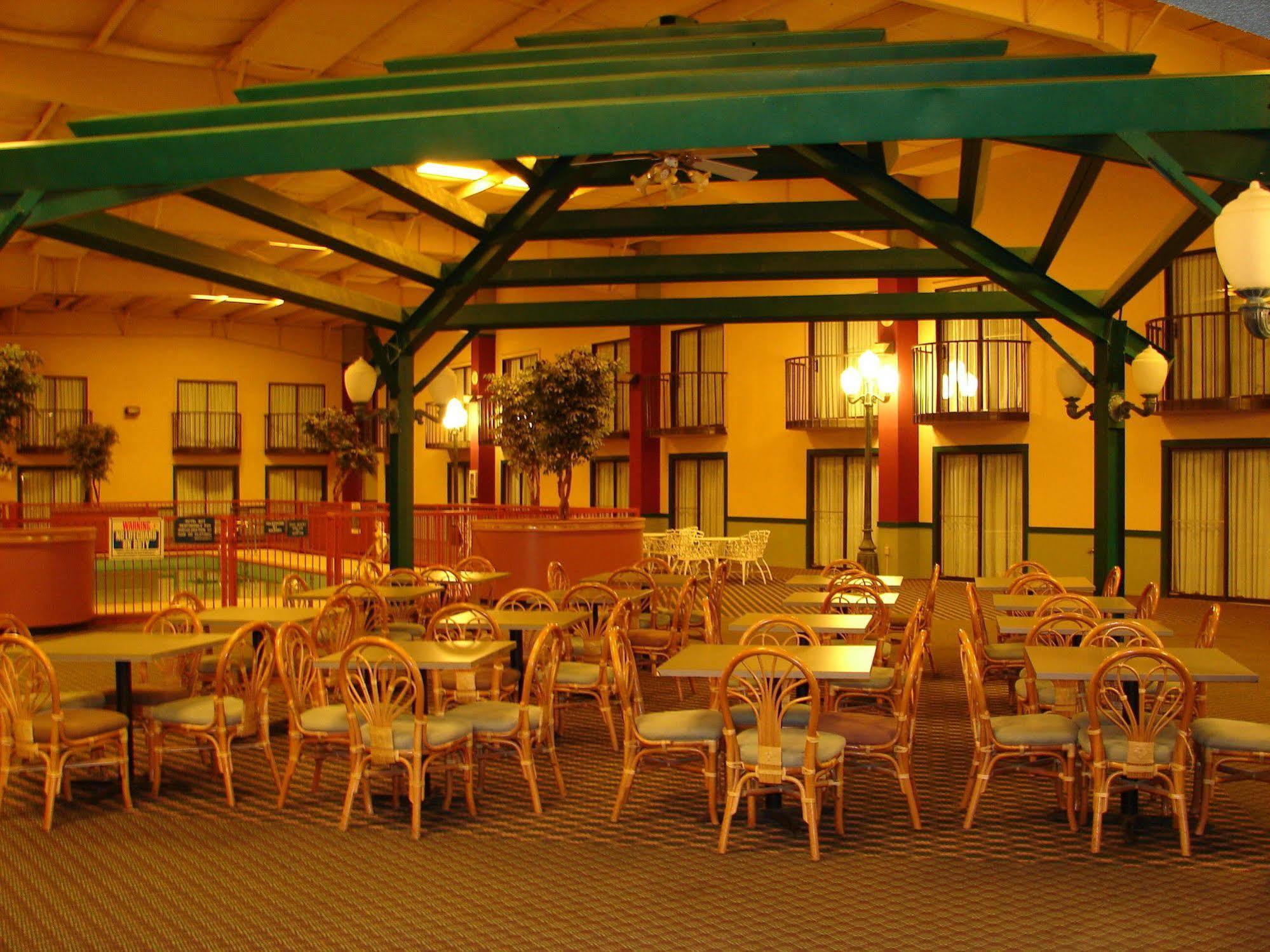 אלטוס Regency Inn & Suites מראה חיצוני תמונה